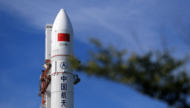 17 июня Китай запустил первый пилотируемый корабль к своей орбитальной станции