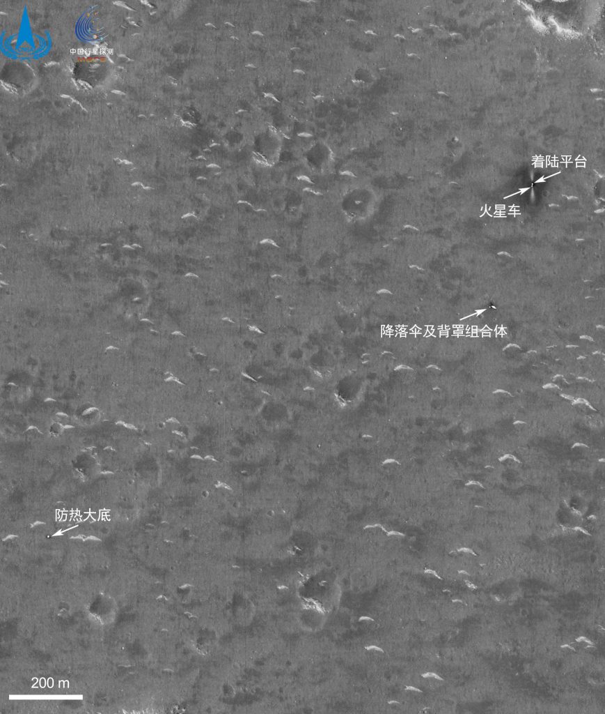 Китай опубликовал снимки места посадки своего первого марсохода