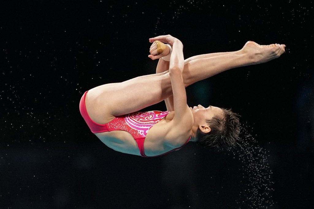 Китаянка Цюань Хунчань в 14 лет стала олимпийской чемпионкой по прыжкам в  воду с вышки