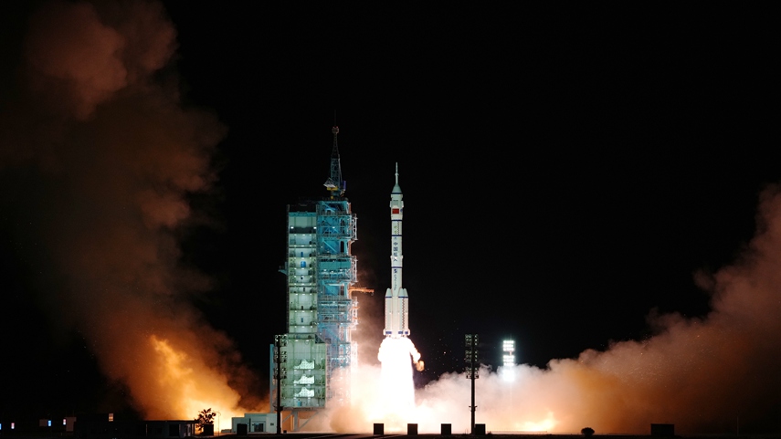 Китай вывел на орбиту пилотируемый космический корабль «Шэньчжоу-13»