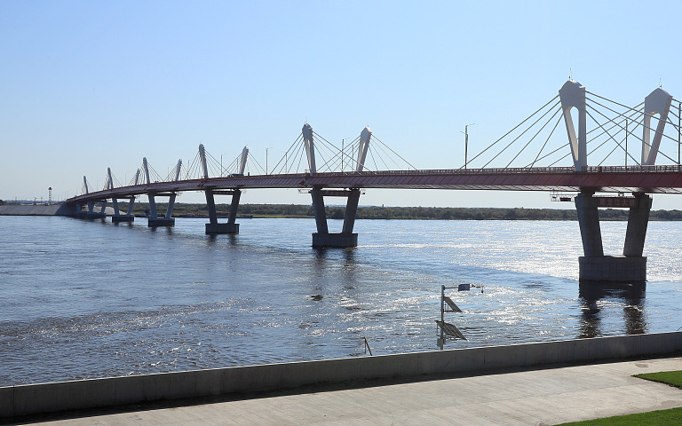 Запуск грузового сообщения по мосту через Амур в Благовещенске запланировали на ноябрь