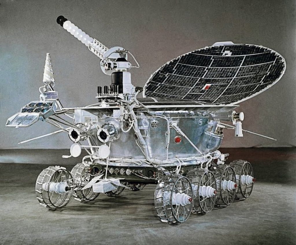 51 год назад, 17 ноября 1970 года станция «Луна-17» доставила на Луну первый в мире автоматический самоходный аппарат «Луноход-1».