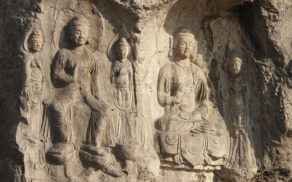 Были восстановлены около 100 буддийских скульптур, высеченных в скале в пров. Шаньси
