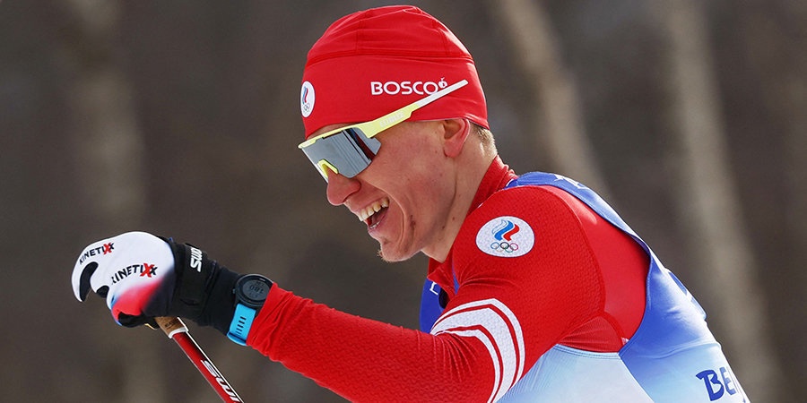 Лыжник Большунов выиграл вторую медаль на Олимпийских играх в Пекине, став вторым в гонке на 15 км