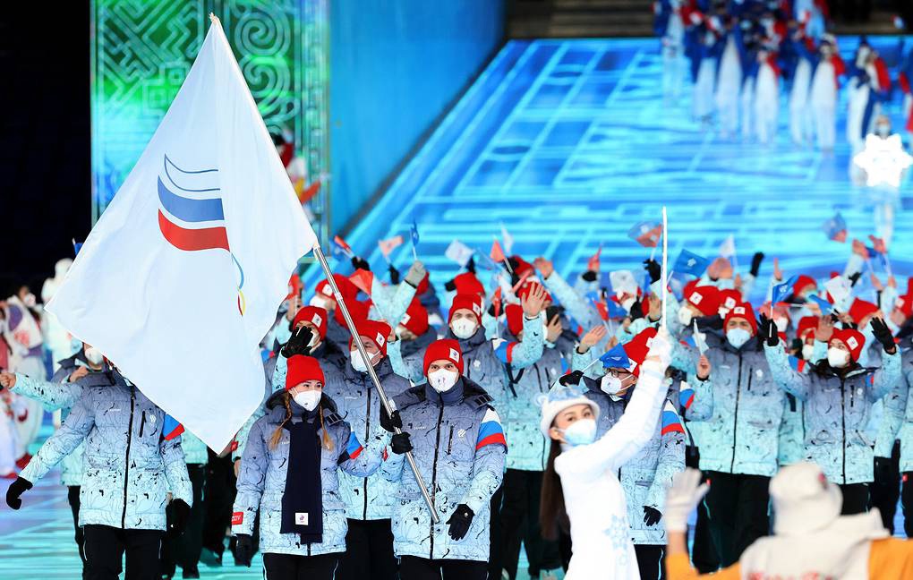 Делегация российской команды приняла участие в параде спортсменов, который проходит на церемонии открытия зимних Олимпийских игр в Пекине