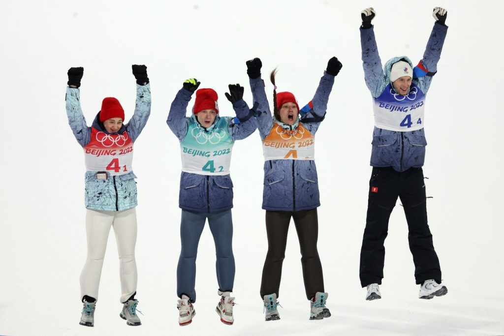 Олимпийский дебют смешанного командного турнира по прыжкам на лыжах с трамплина на Играх-2022 принес Команде ОКР серебряную медаль.