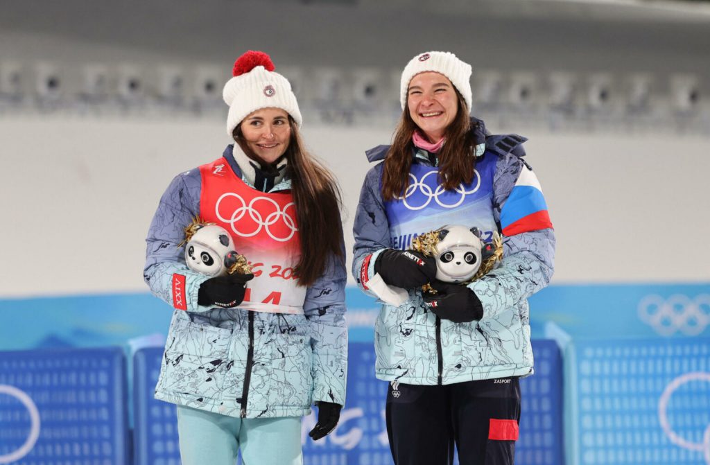 Юлия Ступак и Наталья Непряева, а также Александр Большунов и Александр Терентьев завоевали бронзовые медали в командном спринте классическим стилем на Олимпийских играх в Пекине