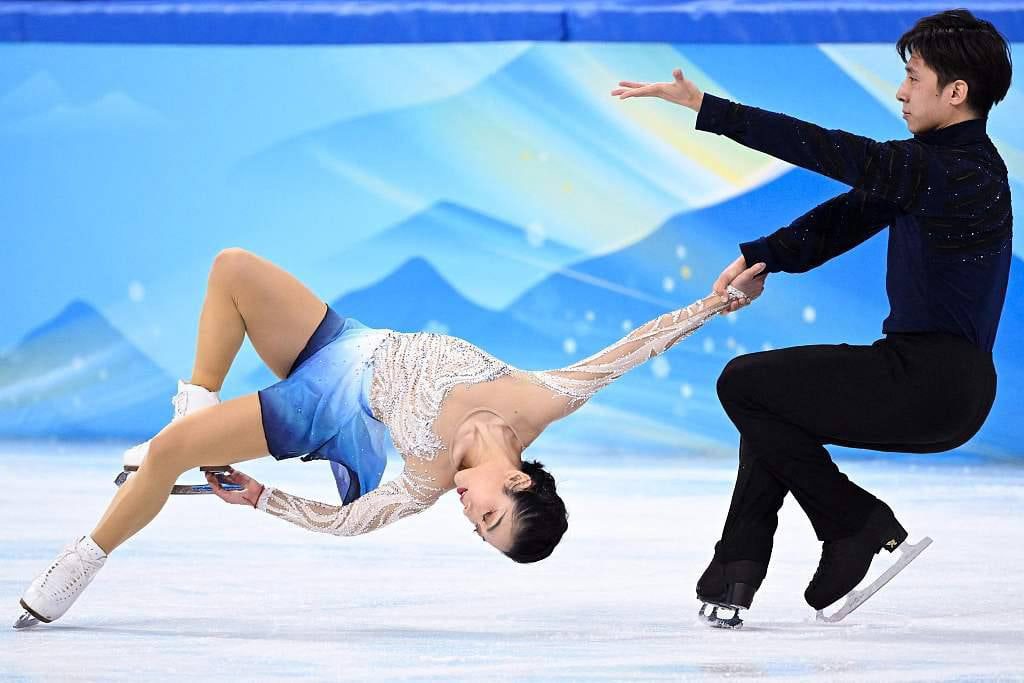 Суй Вэньцзин и Хань Цун завоевали золотую медаль в парном фигурном катании на Олимпийских играх в Пекине