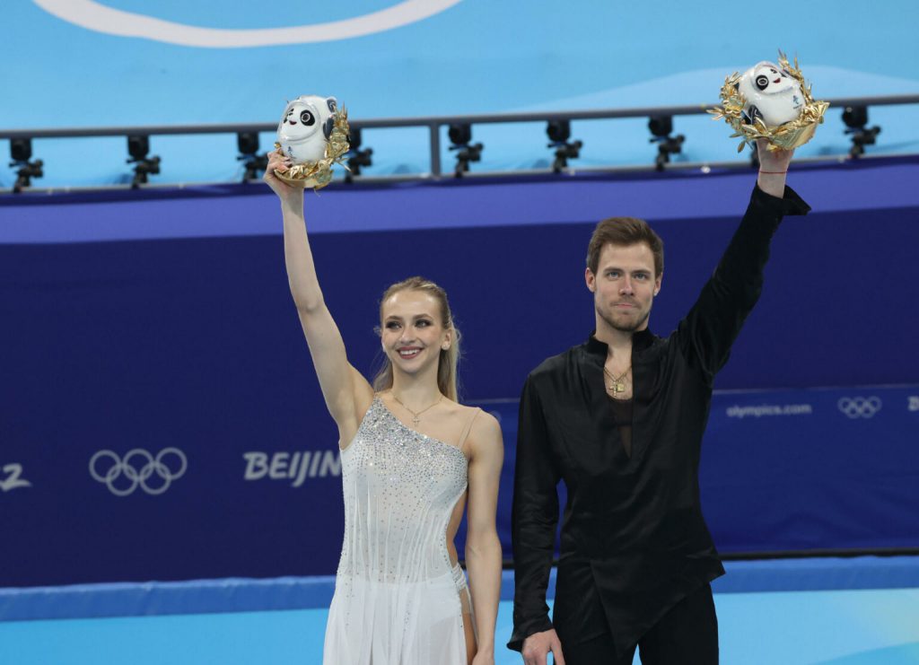 Виктория Синицина и Никита Кацалапов завоевали серебряные медали в танцах на льду
