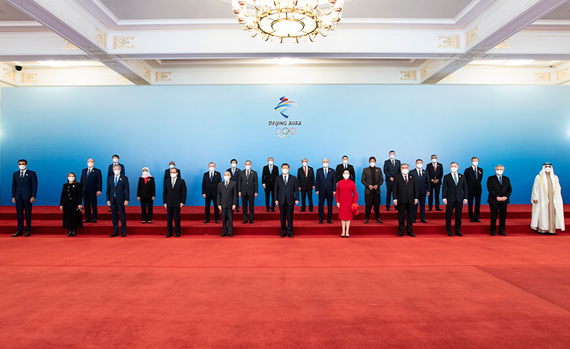 Си Цзиньпин и его супруга Пэн Лиюань устроили банкет в честь почетных гостей, присутствовавших на церемонии открытия зимних Олимпийских игр в Пекине
