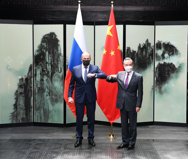 Глава МИД КНР провел встречу с Сергеем Лавровым