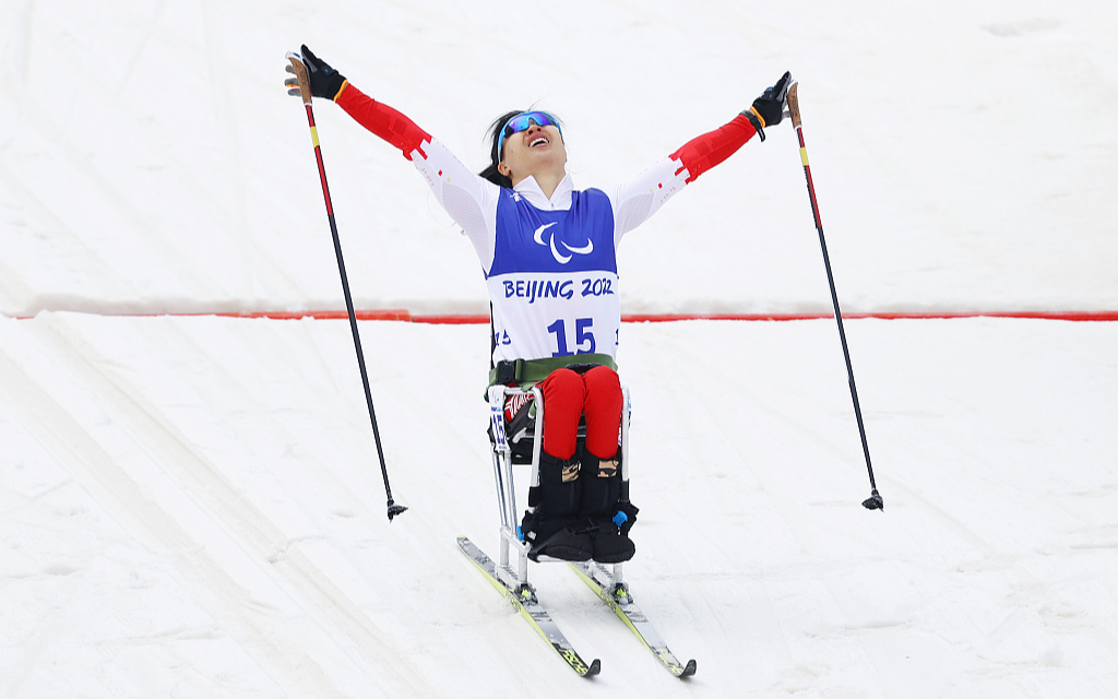 Китайская лыжница Ян Хунцюн завоевала вторую золотую медаль на зимней Паралимпиаде-2022