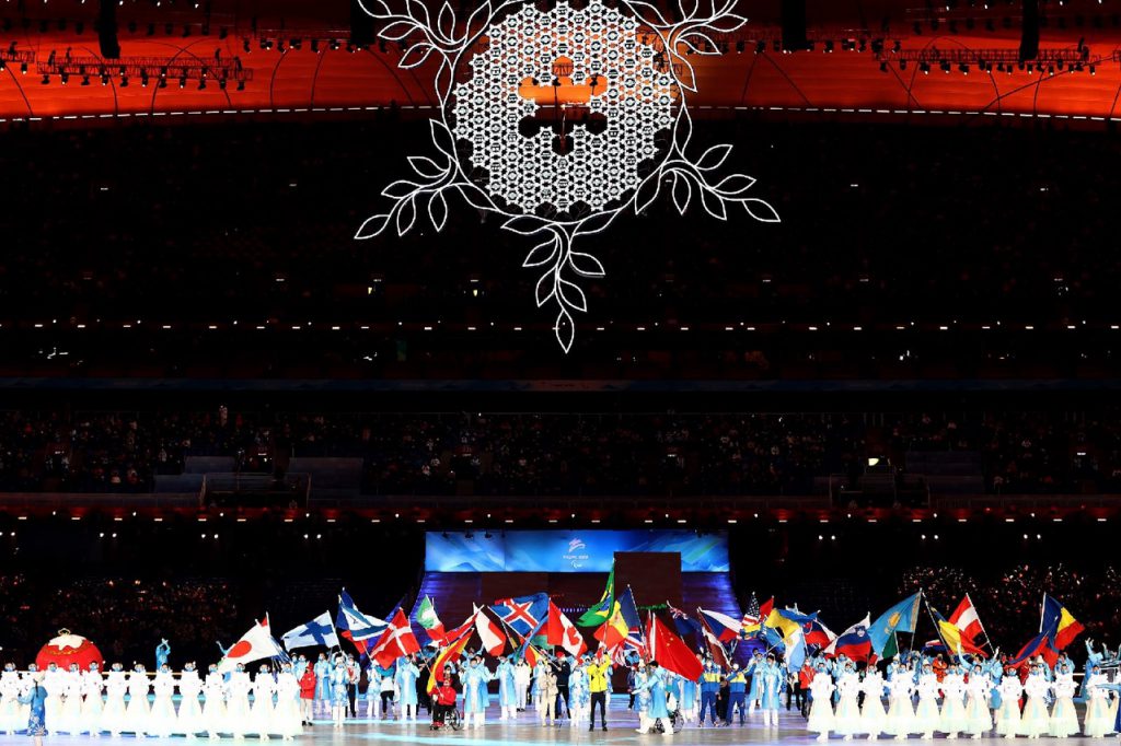 Председатель КНР Си Цзиньпин с супругой прининял участие в церемонии закрытия зимних Паралимпийских Игр 2022 года