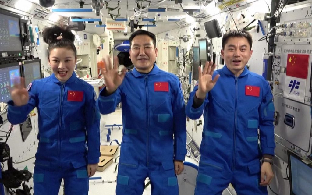 Экипаж космического корабля «Шэньчжоу-13» готовится к возвращению на Землю