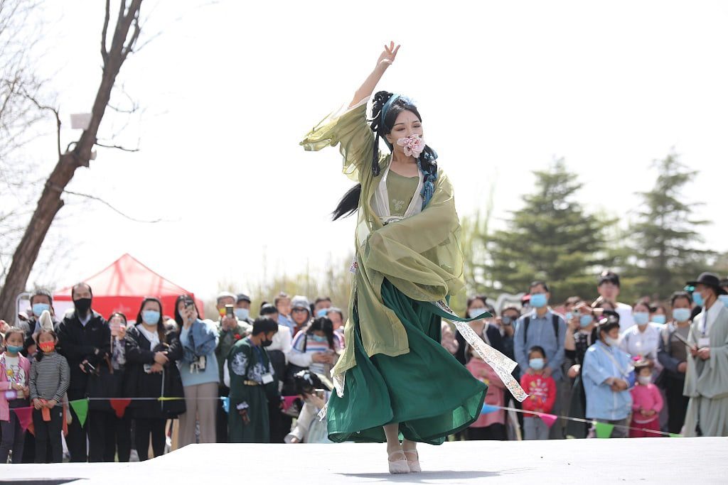 С 3 по 5 апреля во Всемирном саду цветов в Пекине прошли три традиционных культурных конкурса