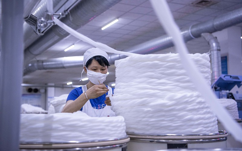 Крупнейший рынок торговли текстилем в Китае вернулся к работе после длительного перерыва