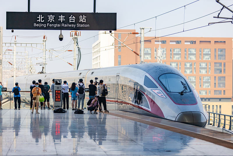 В Пекине начал работу крупнейший в Азии пассажирский железнодорожный узел