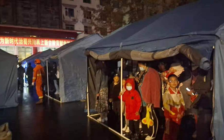 О пострадавших в результате землетрясений в китайской провинции Сычуань пока не сообщается