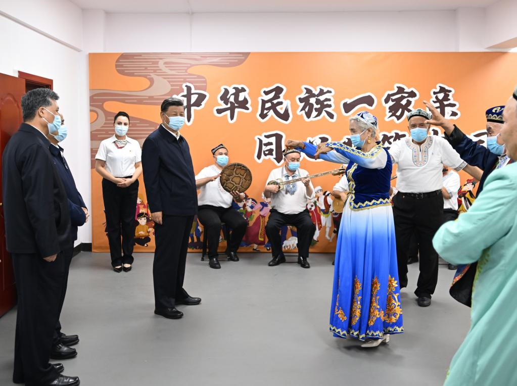 Си Цзиньпин подчеркнул важность работы на уровне общин в ходе инспекционной поездки в Урумчи