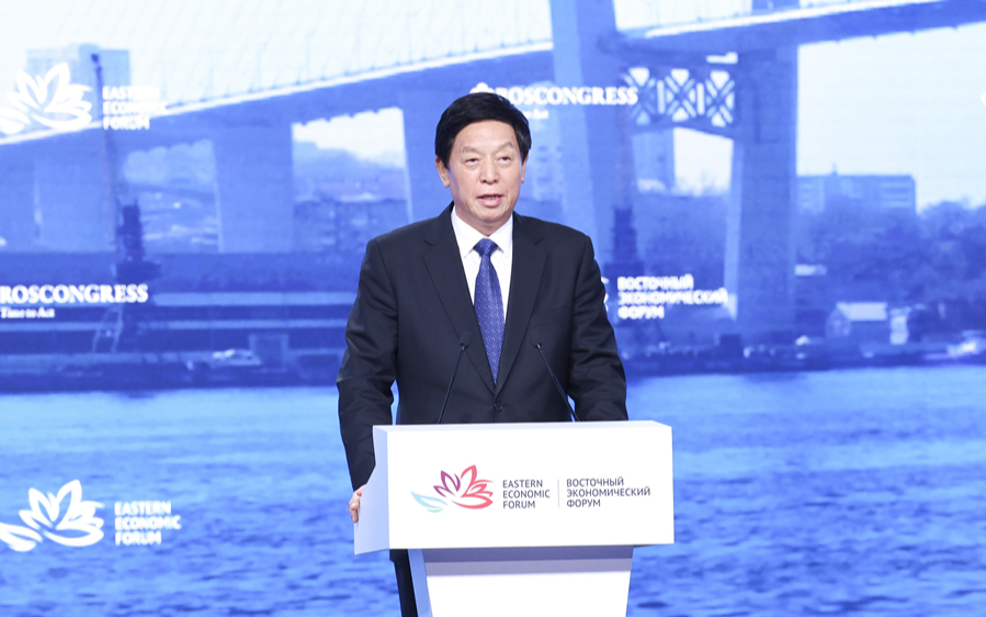 Ли Чжаньшу выступил с речью на пленарном заседании 7-го Восточного экономического форума