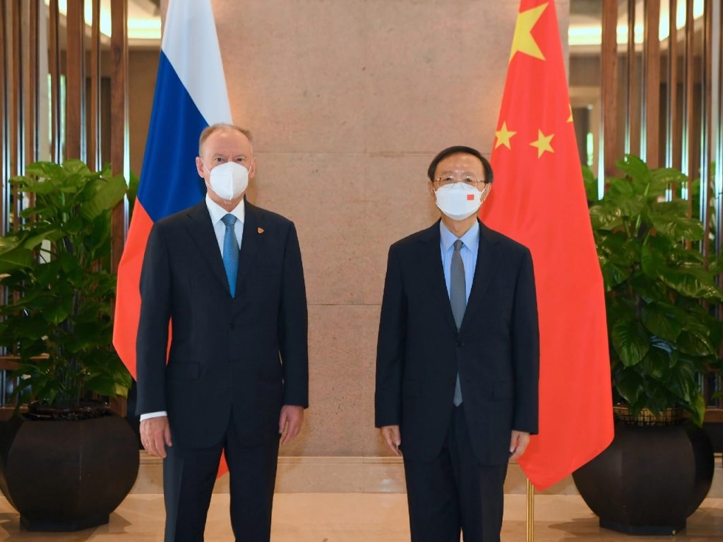 Секретарь Совета Безопасности Российской Федерации Николай Патрушев прибыл в Китай, где проведет российско-китайские консультации по безопасности