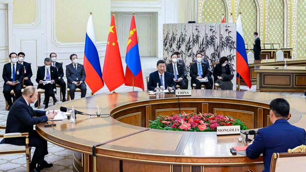 Председатель Си Цзиньпин принял участие в 6-й встрече Глав государств Китая, России и Монголии