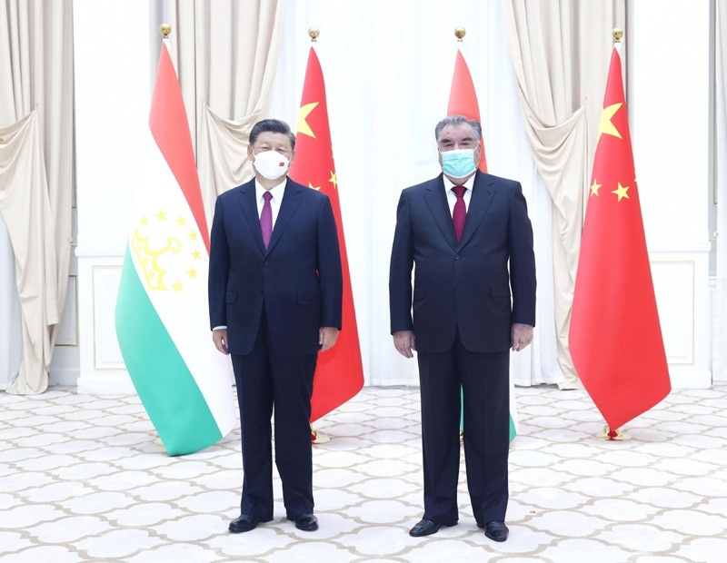 Председатель КНР Си Цзиньпин встретился в Самарканде с президентом Таджикистана Эмомали Рахмоном