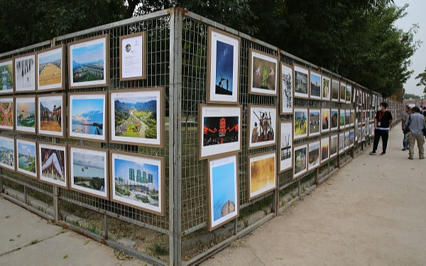 Более 12 тыс. работ представлено на международном фотофестивале в Пинъяо