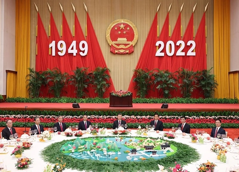 30 сентября Госсовет КНР в Доме народных собраний в Пекине устроил торжественный прием по случаю 73-й годовщины образования Китайской Народной Республики