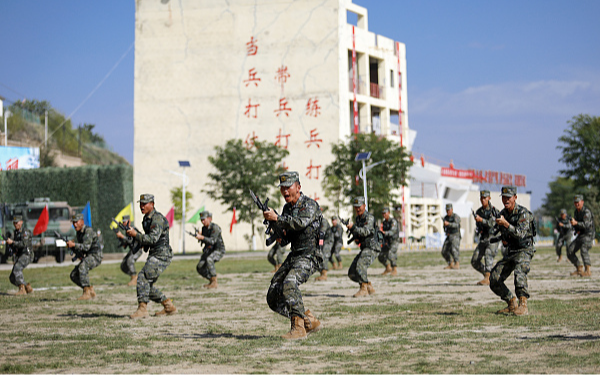 Китайская Академия военных наук опубликовала хронику прогресса вооружённых сил страны за 10 лет