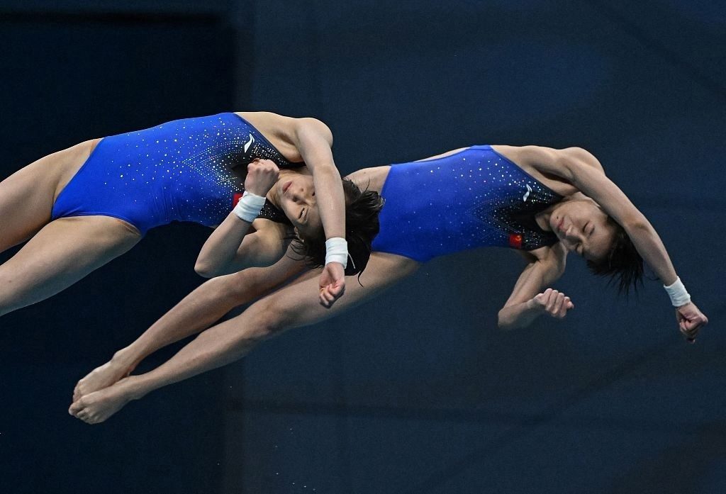 Китаянки Чэнь Юйси и Цюань Хунчань выиграли золото в женских прыжках в воду с 10-метровой вышки