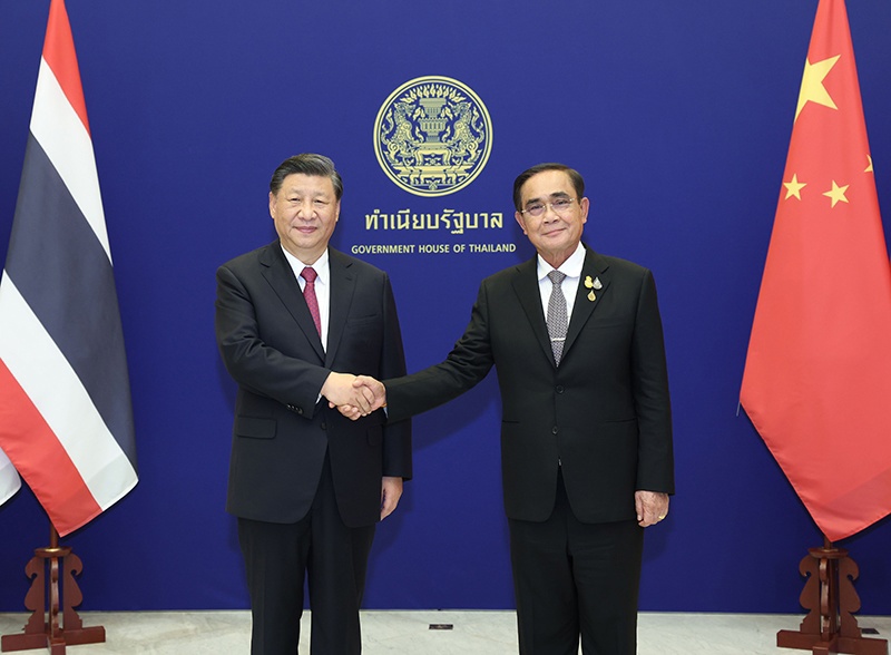 Председатель КНР Си Цзиньпин и премьер-министр Таиланда Прают Чан-Оча