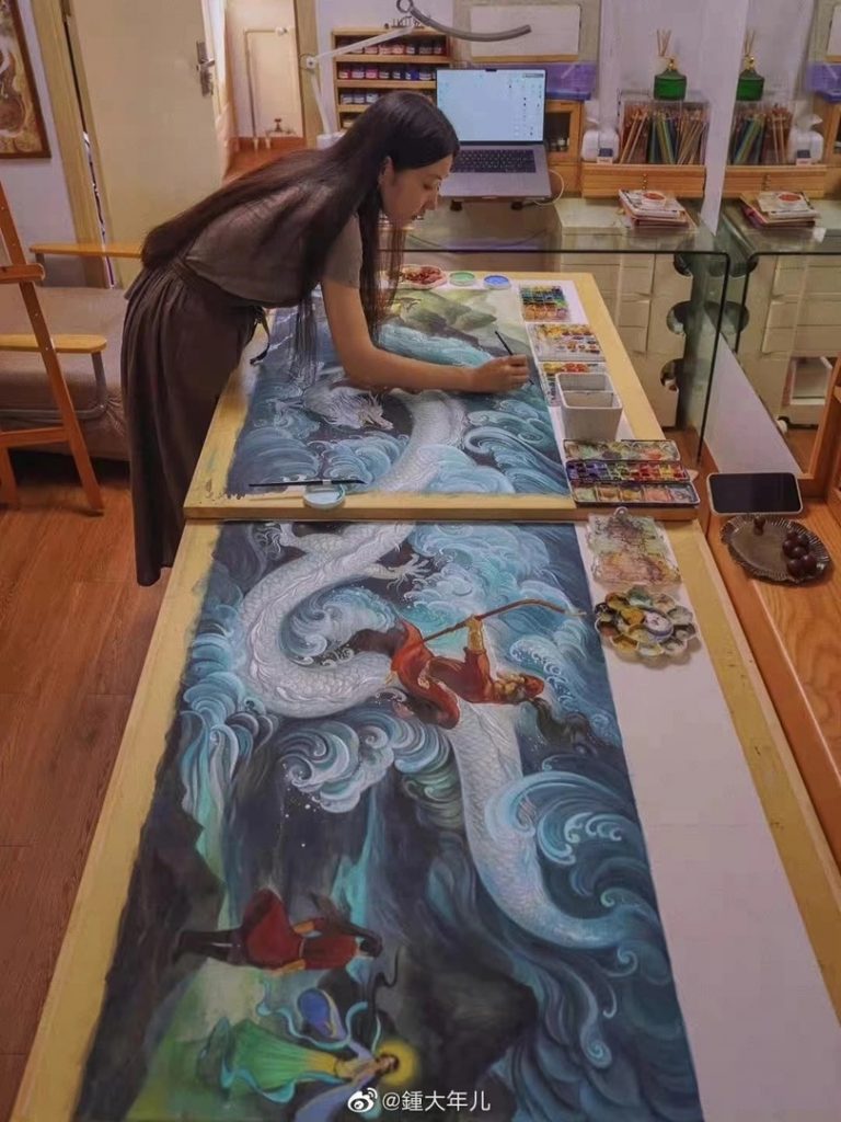 Художник проекта «Ожившие мифы Древнего Китая» представила свою работу «Стрелок Хоу И» на свитке длиной 10 метров