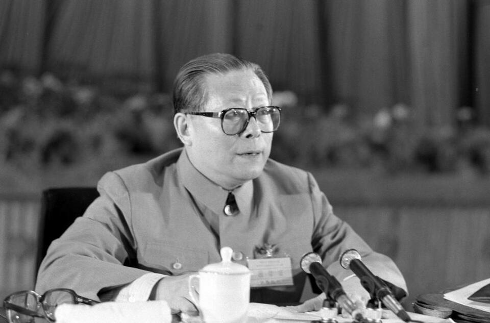 Цзян Цзэминь был выдающимся руководителем, который пользовался высоким авторитетом и всеобщим признанием со стороны всей партии, всей армии и многонационального народа страны