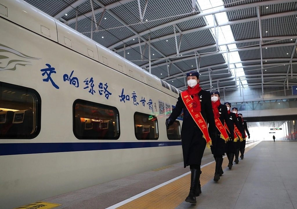 С 29 декабря официально открылось движение по высокоскоростной ж/д магистрали /ВСМ/ Ланьчжоу-Иньчуань
