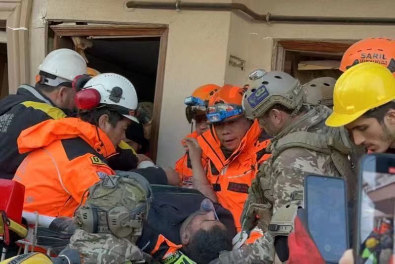 Китайская спасательная команда RAMUNION спасли семью