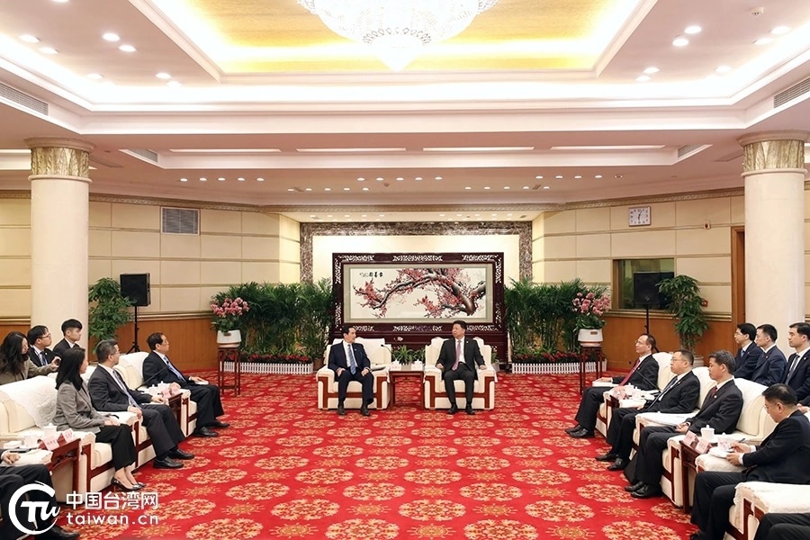 Заведующий Канцелярией ЦК КПК по работе с Тайванем, Канцелярией по делам Тайваня при Госсовете КНР Сун Тао 30 марта встретился с делегацией во главе Ма Инцзю