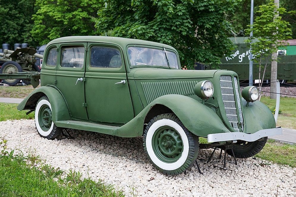 85 лет назад (1936) с конвейера Горьковского автомобильного завода сошел первый советский легковой автомобиль — лимузин марки «М-1»