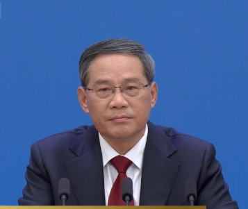 Премьер Госсовета КНР Ли Цян в Доме народных собраний отвечает на вопросы китайских и зарубежных журналистов