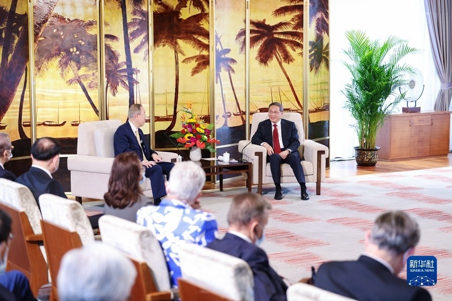 Премьер Госсовета Ли Цян встретился в Боао, Хайнань, 29 марта с Пан Ги  Муном, председателем совета директоров Боаоского форума по вопросам Азии