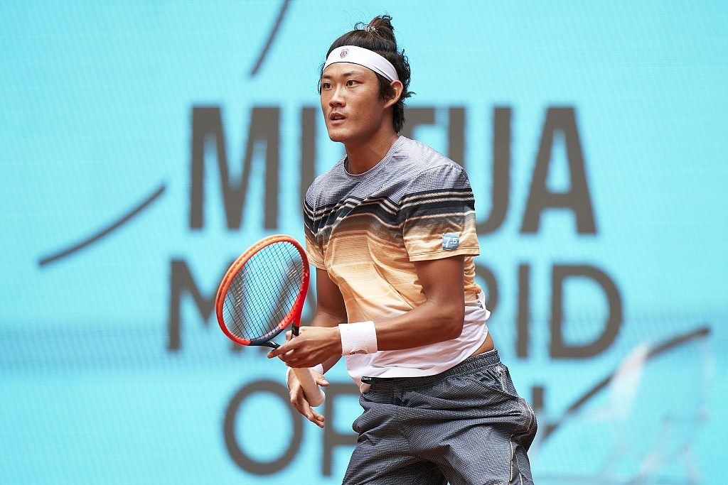 Китайский теннисист Чжан Чичжэнь победил американца Тейлора Фрица
