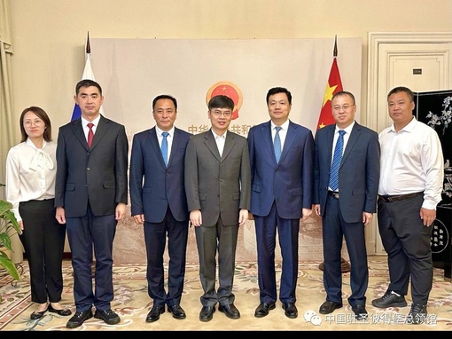 12 июля Заместитель Генерального консула Китая в Санкт-Петербурге Чжан Сяоцин провел встречу с делегацией правительства