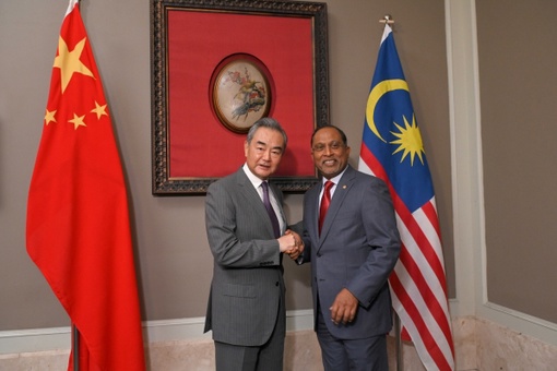 Глава МИД КНР Ван И провел в Пинанге переговоры с министром иностранных дел Малайзии Замбри Абдулом Кадиром