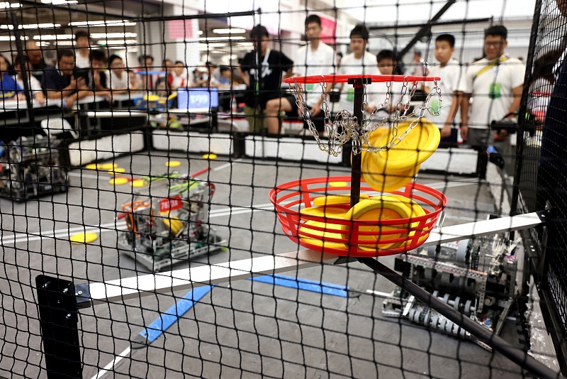 В RobotChallenge 2023 прошел молодежный конкурс беспилотников