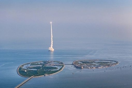 Китайская коммерческая ракета-носитель с четырьмя спутниками на борту запущена с моря