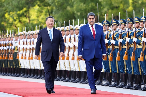 Председатель КНР Си Цзиньпин провел церемонию приветствия президента Венесуэлы Николаса Мадуро