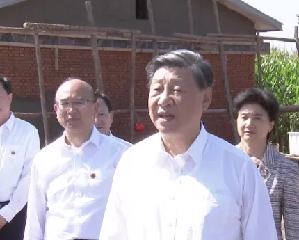 В четверг, 7 сентября, председатель КНР Си Цзиньпин проинспектировал деревню Лунванмяо в городском округе Шанчжи провинции Хэйлунцзян