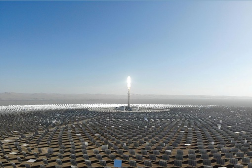 «Суперзеркальная электростанция» в Дуньхуане китайской провинции Ганьсу