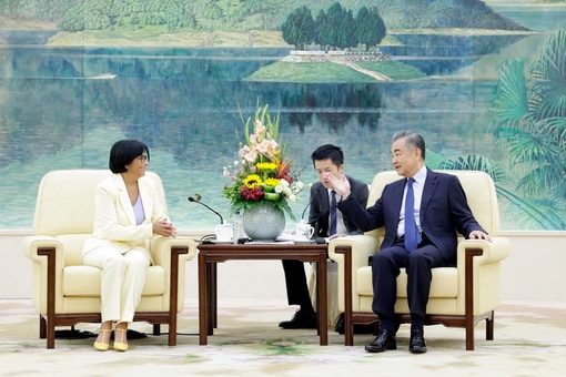 Ван И провел в Пекине встречу с вице-президентом Венесуэлы Делси Элоиной Родригес Гомес