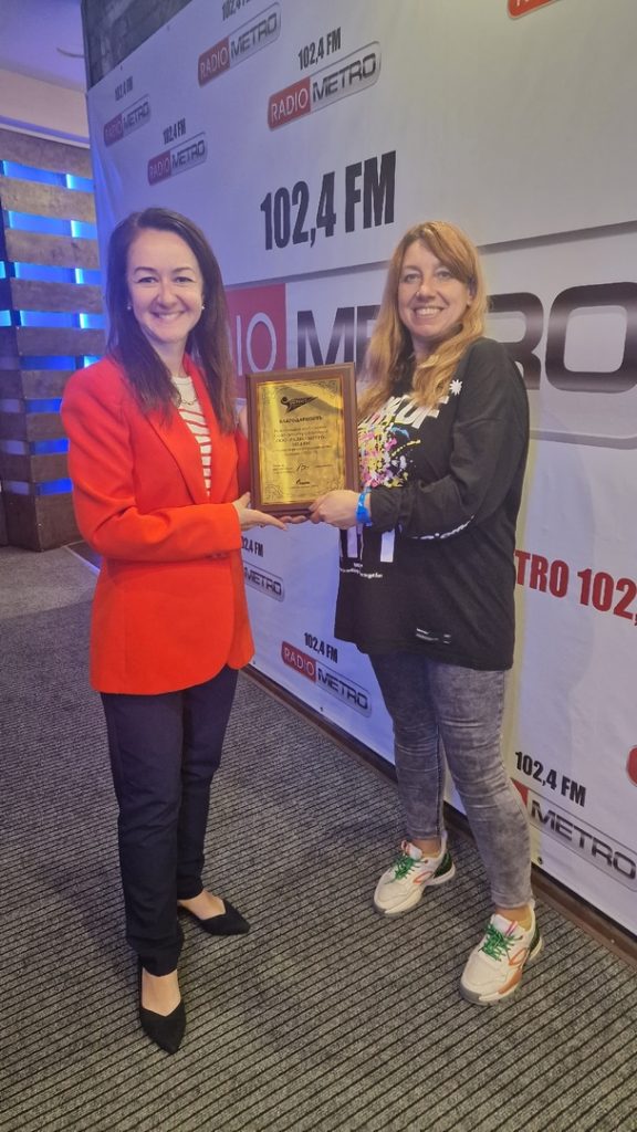 Волейбольный клуб «Зенит» Санкт-Петербург наградил RADIO METRO 102.4 FM благодарностью за плодотворное сотрудничество и популяризацию волейбола
